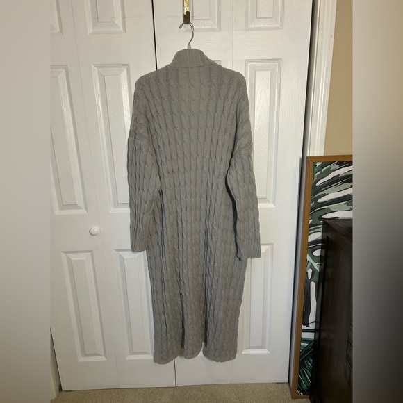 Cozy Gray Cable Long Knit Cardigan with Pockets 5X - Picture 2 of 4